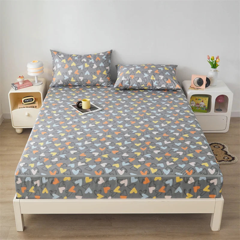 Protège matelas anti-acarien motif cœurs colorés