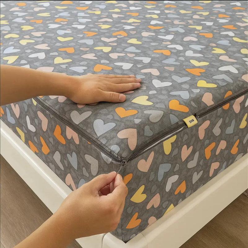 Protège matelas anti-acarien motif cœurs colorés plie