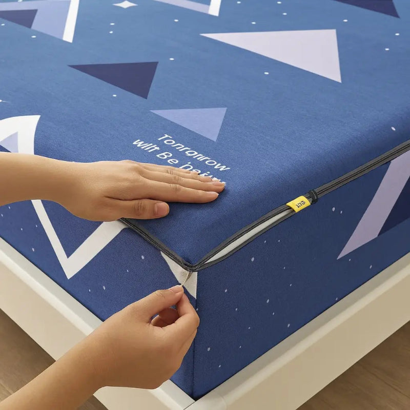 Protège matelas anti-acarien géométrique bleu cote