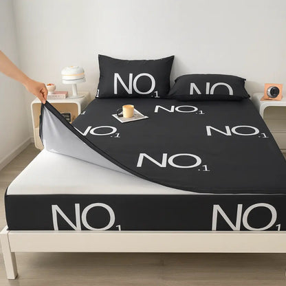 Protège matelas anti-acarien typographique noir plie