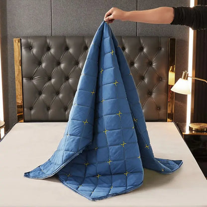 Housse de matelas anti-acarien bleu ciel capitonnée