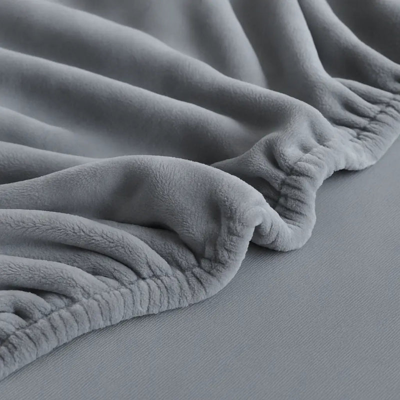 housse-de-matelas-en-velour-gris-couture