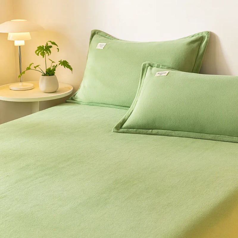 housse-de-matelas-en-velour-vert-proche