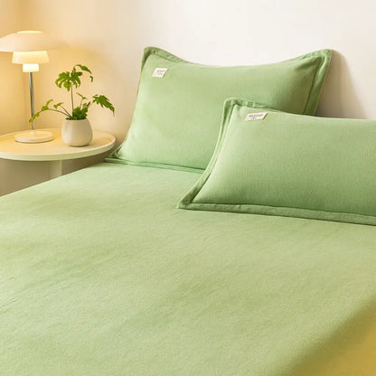 housse-de-matelas-en-velour-vert-proche