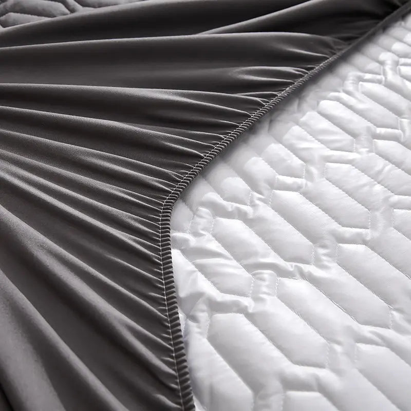 Housse de matelas imperméable noire couture