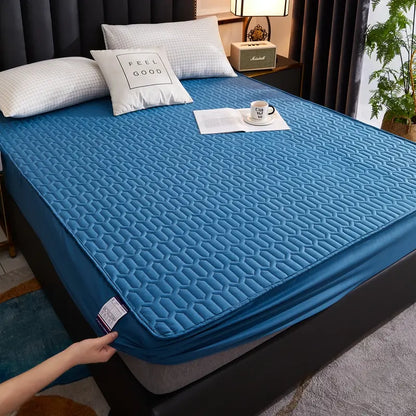 housse-de-matelas-impermeable-bleu-protection-classique