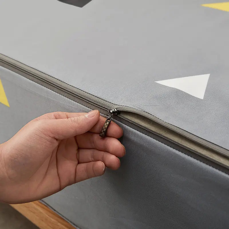 Protège-matelas imperméable triangles gris zoom detail